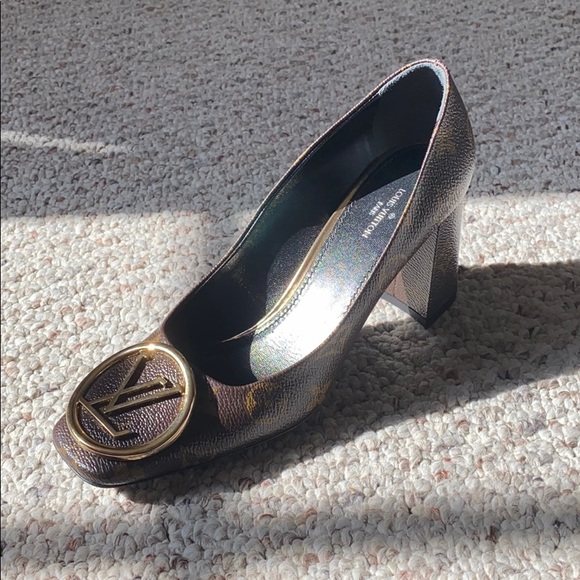 - Real Louis Vuitton Pumps - Picture 1 of 3
